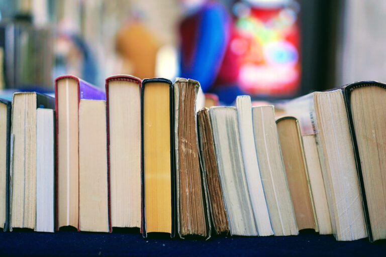 il progetto Arteficio - serie di libri su uno scaffale